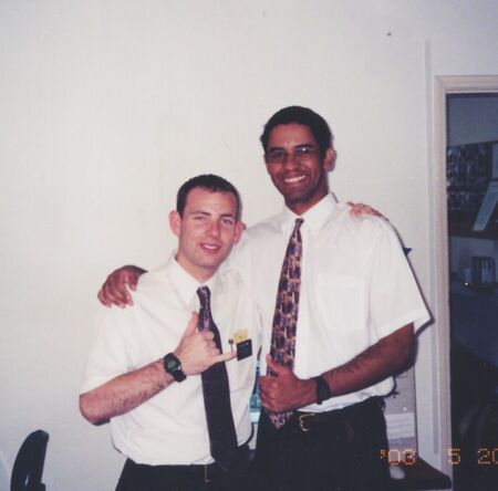 Um missionário atual e um ex-missionário se encontram na Skyline Internet, em São Paulo. </p>

A current and a former missionary meet up at Skyline Internet, in São Paulo.
Brandon Barrick and Jouber Calixto
18 Jul 2003