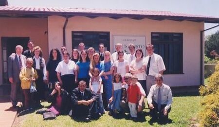 Ramo Quitandinha.  + ou - menos Novembro de 2002. 

Aqui estão alguns dos membros do ramo e também o Pres. e a Sister Morrison.  

Foi uma reunião especial que tivemos lá.
Roberto A. da Silva
11 May 2004