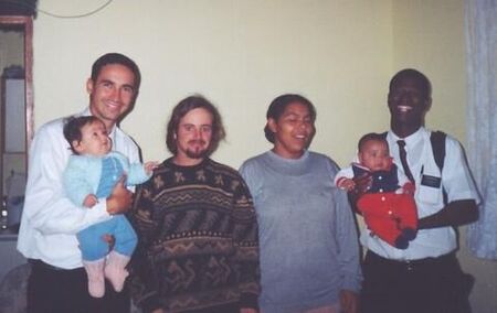 Foi uma família muito especial que estavamos ensinando. ( E. da Silva e E. Matias ) 
As crianças são gemeas.
Roberto A. da Silva
11 May 2004