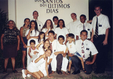 Dia dos batismos na frente da capela de Sao Luis.
Michael Spencer Parker
21 Feb 2006