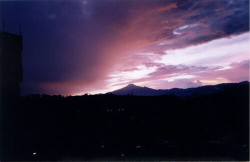 Una Noche en la Ciudad Fria de Tulcán.
Dallin  Wood
20 Nov 2001