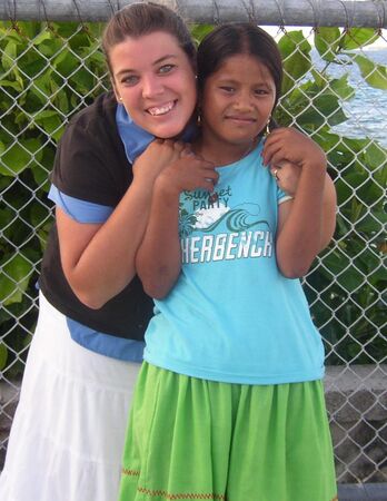 Sister Murley and young marshallese girl
Michelle Murley
19 Dec 2006