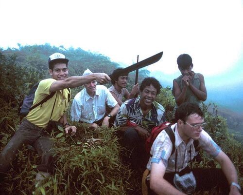 Elders DeLeon, Strauss, Durham, Ewalt, Ewalt's friend and son, plus photographer conquer Pohnpei's Nana Laud.
David  Johnson
19 Jun 2004