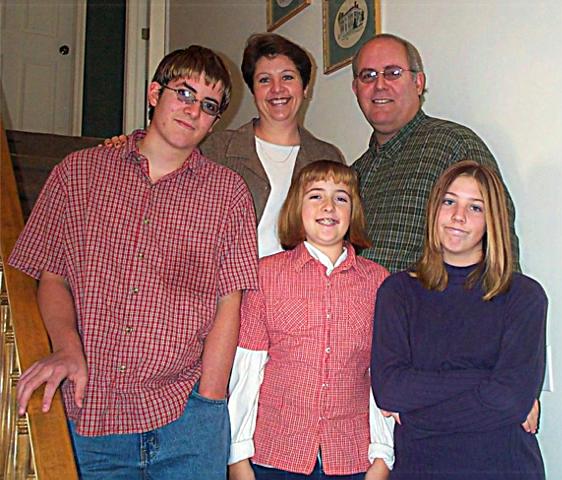  - 1072372052_family2003a