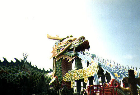 A water-spewing dragon in Madou (between Tainan and Hsinying).
Chad 孫耀威 Snelson
30 Mar 2003