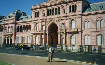 Mostrando la Casa Rosada
Matias Fernando Munives
07 Mar 2006