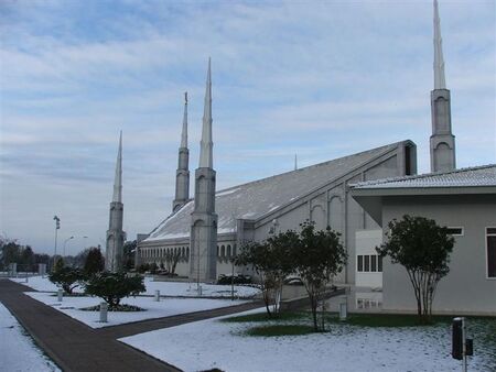 La familia Rocha me mandaron estos fotos del templo cubierto de nieve.  No habia nieve in Bs. As. durante mi tiempo ahi.
Rob Jamieson
22 Jul 2007