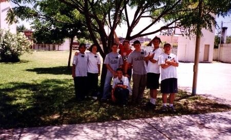 de Izq. a derecha: Hna. Aranda, Hna. Allred, E. Rosell, E. Mead, E. Flynn, E. Rodriguez y E. Casperson. Arrodillado: E. D. Riveros.  Capilla de Rama Concordia, Noviembre de 1998.
Mauro Andrés Rosell
28 Mar 2008