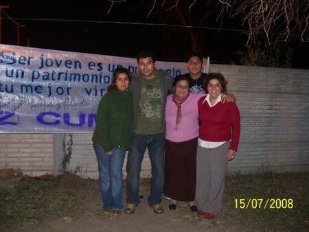 Colocando un pasacalles a las 3 de la mañana en casa de la Familia Santana.
Ulises Eduardo Ramirez
21 Jul 2008