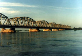 This is the bridge that connects the cities of Santiago and La Banda. I drove across it quite a bit.
David  Sallay
24 May 2004