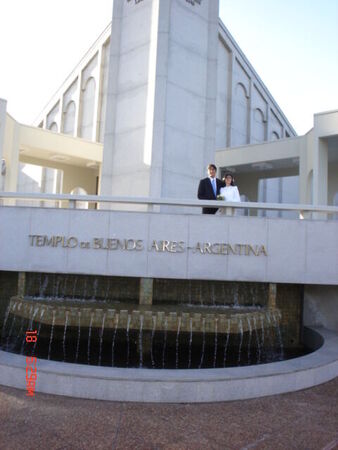 En la entrada del templo
Estela Vera de Hernandez
07 Mar 2006