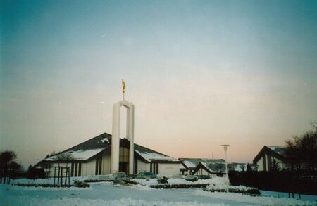 I went here a few days before Christmas in 2004. Very small temple. Fun fact: it was built while the country was still communist.
David  Sallay
04 Apr 2006