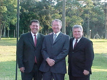 Presidentes de Estaca da região de Curitiba e suas esposas. Stake Presidents in the Curitiba area and their wives.
Jouber  Calixto
05 Nov 2002