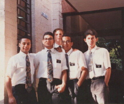 Logo depois da Conferencia de Zona em Setembro de 1993. Da esquerda pra direita: Elder Samaniego, Elder Jerbliley, Elder Honore ao fundo, Eu e Elder de Sá. (bons tempos)
Claudio Oliveira Santos
11 May 2004