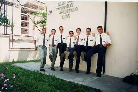 Elder F.da Silva, Elder de Freitas, Elder Jarismar, Elder de Sousa, Elder Fernandes
José Gledestone Soares Fernandes
01 May 2002