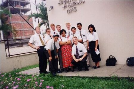 Elderes e Sisteres da Zona Ipatinga em outubro/97
José Gledestone Soares Fernandes
01 May 2002