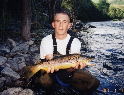 Sou Eu, Elder Jenkins, o pescador.  No ano 1999.  Agora tenho cabelo.
Sterling Paul Jenkins
05 Mar 2003