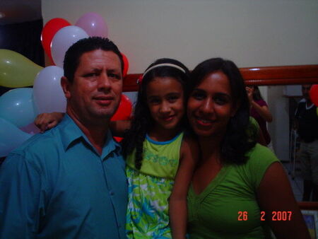 Aniversário de 6 anos da minha filha Camila, ( Eu, Camila e Adriana minha esposa.
Adimilson Ferreira Velozo
04 Feb 2008