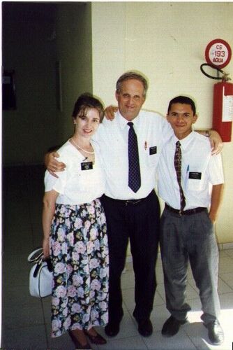 Elder Viana com Presidente e Sister Fisher.
Odair José Ferreira Viana
18 Dec 2002