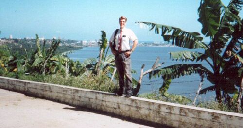 Here's a picture from a bus stop in the Cha de Bebedouro (Ala Mirante) in Maceio, AL.
Matt  Jenson
31 May 2003