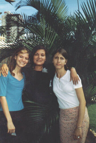 Aqui foi em Fortaleza. Hoje a Joana (dir), mora em Maceió com o esposo, Bruno e o baby.
Suzana Alves
12 Apr 2004