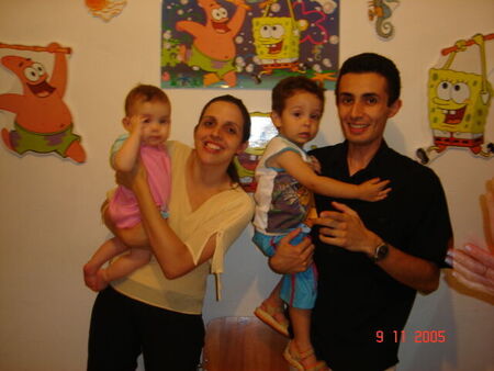 Daniel Souto(papai), Fabiana(mamãe), Samuel e Letícia nossos filhos em Dez/2005
Daniel Cardoso Souto
17 Jun 2006