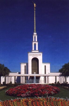 Templo de São Paulo após rededicação em 25/02/2004 pelo Pres. Hinckley.
PAULINEI DE JESUS
27 Mar 2004