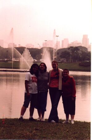 Sisteres no Lago do Parque Ibirapuera no Dia de Preparação 06/2004
PAULINEI DE JESUS
27 Jun 2004