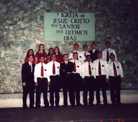 Sisteres  e Elderes na Capela de Santo Amaro na Atividade Missionária Músical 