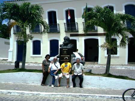 Meu antigo bispo, que atualmente está servindo junto com a esposa como missionários no templo de Recife, fizeram uma visita à minha família. Aproveitamos e fizemos um passeio histórico-cultural.
Felipe Gomes de Melo Costa
27 Mar 2007