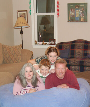 Here we are Thanksgiving 2006. Kelly, Mimi, Alex and Kotah. The kids are growing up on us. Alex is almost 16 and Kotah is almost 14.
Mimi  Hancock
19 Dec 2006