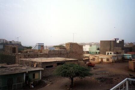 A typical street corner in downtown Praia.
Darin  DeMille
20 Nov 2002