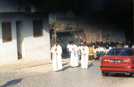 Another view of the procession on Good Friday.
Darin  DeMille
16 Dec 2002