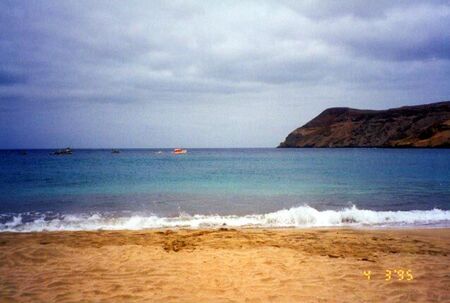 This is a view from the beach at Tarrafal, Santiago.
Darin  DeMille
16 Dec 2002