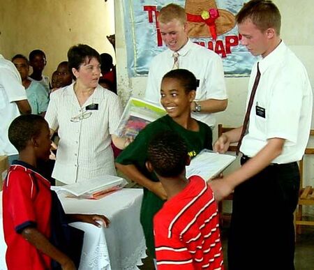 Presenting special school kits to children at Escola Tira Chapeu in Praia, Nov, 2005
Patricia A. Peterson
11 Dec 2005