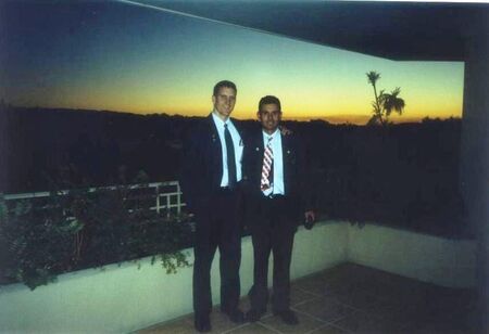 Con Elder Albertson en la Casa de la Mision en el ultimo dia (Mayo 31 2002)
Alejandro  Cifuentes
17 Jul 2006