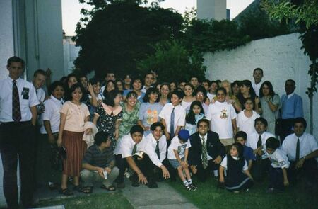 Parecía reunión Sacramental. Siempre trataba de retratar a las personas que iban a los bautismos en la 3 norte. Fueron como 100 personas. Estaba con mi segundo hijo, el élder Jarvis
Luis Agustín Ahumada
21 Nov 2007