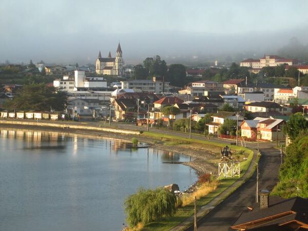 A shot of the coast in Pto. Varas.
Nick Barrett
31 May 2006