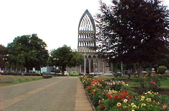 A view of the cathedral across the street from the Osorno plaza.  The mission office is two blocks from the cathedral.
Nick Barrett
31 May 2006