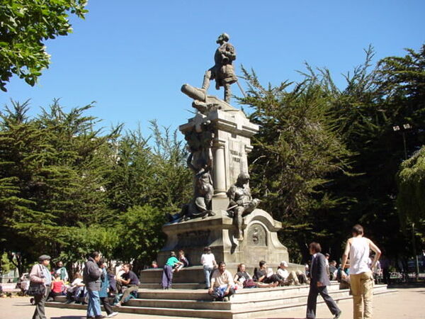 The statue of Ferdinand Magellan in the plaza in Punta Arenas.  As you can see, there are often several tourists walking around.
Nick Barrett
31 May 2006