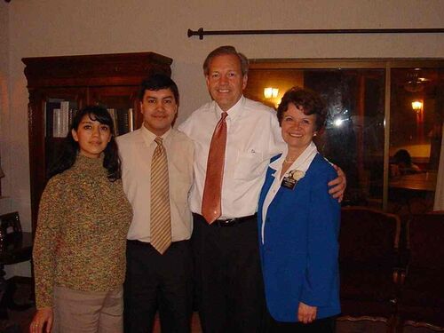 Hna Cifuentes y Esposo
Ivan Mendez
03 Aug 2002