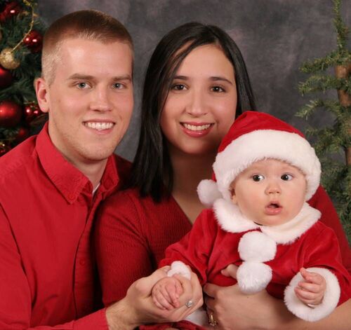 Here's is a good Christmas Pic of Meli, Tommy and I.
Joseph Ray Byram
09 Mar 2006