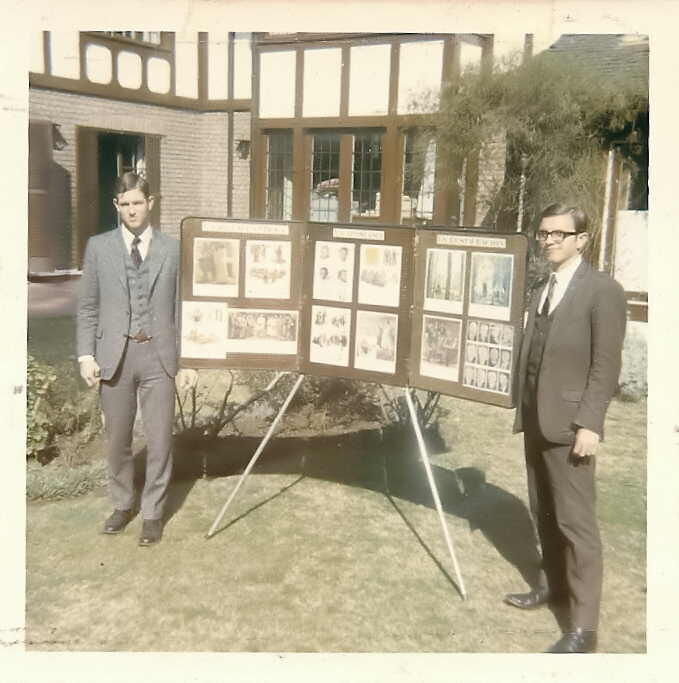 Muestra de la Exposición Portátil (como valijas) ideada por el Elder Butler (right) Elder Woods (left)
Luis A. Herrera
06 Jan 2009