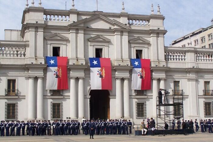 18 de septiembre de 2010 - La Moneda - View from the rear with color guard and flags.
Gary V. Davis
06 Oct 2010