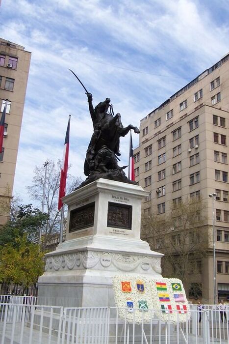 18 de septiembre de 2010 - Statue commemorating different battles in Chile's fight for Independence from Spain.
Gary V. Davis
06 Oct 2010