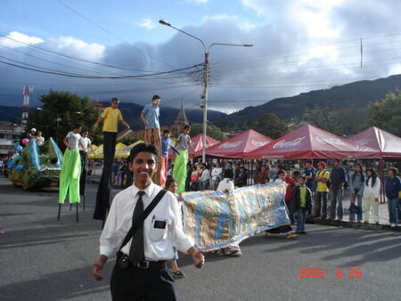 Aqui estoy en una de los desfiles de la ciudad de Pamplona.
Gerardo
04 Jul 2005