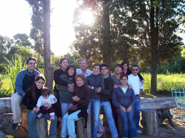 con mi familia y la familia de mi novia en el campo
Ivan David Nuñez
17 May 2006