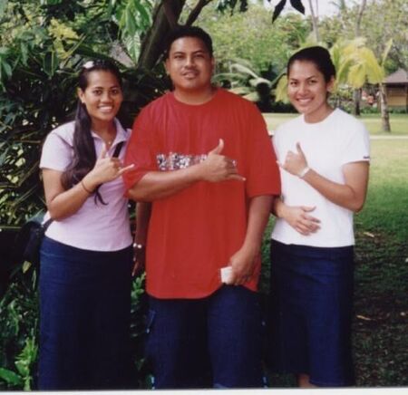 Lupe, Sese and Pua (Reunion after missions).
Lupeautino 