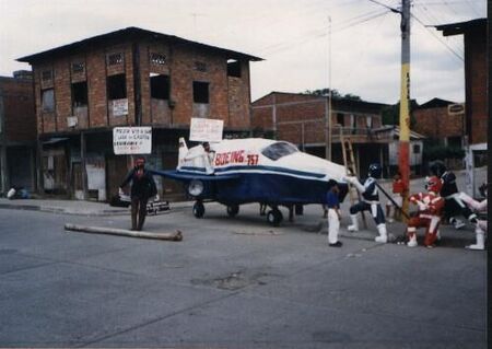 El fin del ano de 1995 en Balzar.  Los Power Rangers tratan de detener el presidente de huir a Puerto Rico con la plata del pais.
Joshua  Kelley
05 Jan 2004