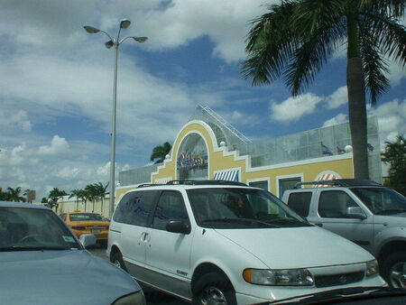 Mall in FountainBleau front entrance
Matt D George
12 Aug 2002